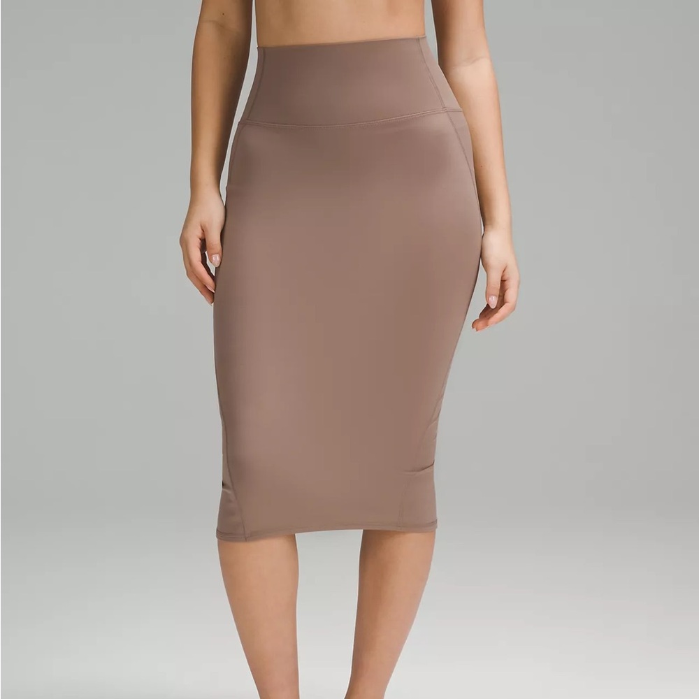 LULULEMON Nulu Slim-Fit High-Rise Skirt (Size 6)